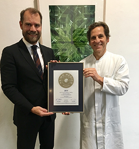 Siegelübergabe 2017 an PRIMO MEDICO- Mitglied Prof. Dr. med. Joachim A. Steffens