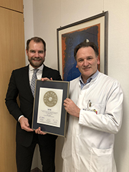  Siegelübergabe 2018 an PRIMO MEDICO- Mitglied Univ.-Prof. Dr. Dr. med. K. Rainer Kimmig