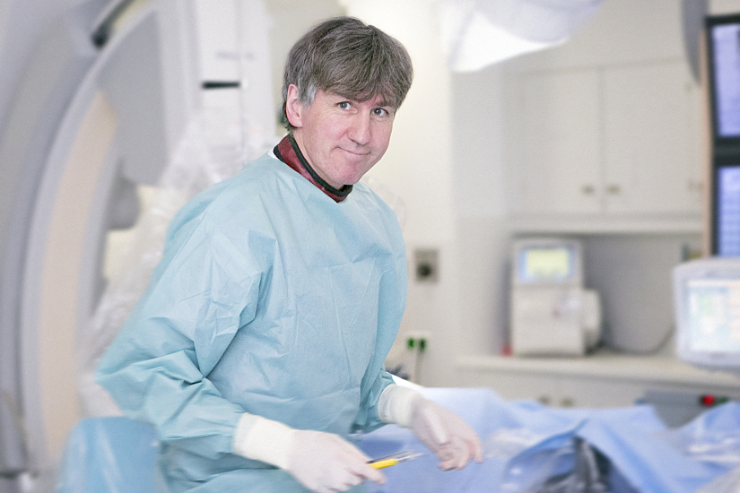 Prof. Dr. Christopher Reithmann, Chefarzt der Klinik für Kardiologie und Internistische Intensivmedizin am Helios Klinikum München West