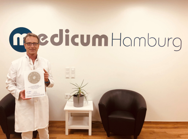 Herr Dr.med.  Matthias Riedl hat das Güte-Siegel des medizinischen Netzwerks PRIMO MEDICO erhalten