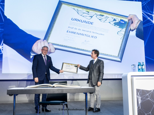 Prof. Hendrik Terheyden erhielt Ehrenmitgliedschaft bei Deutscher Gesellschaft für Implantologie - DGI - Foto ©Bert Bostelmann