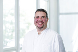 Dr. med. Nicklas Roos